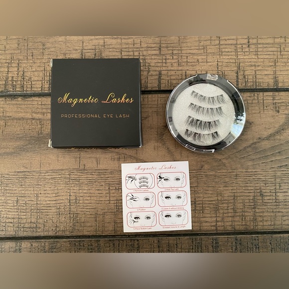 Magnetic Lashes | One Size - Picture 2 of 8